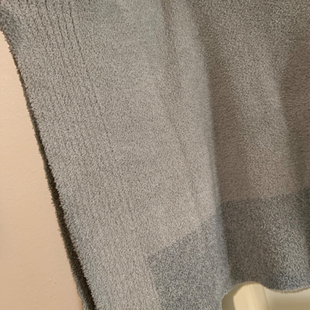 Barefoot Dreams poncho - Picture 3 of 10